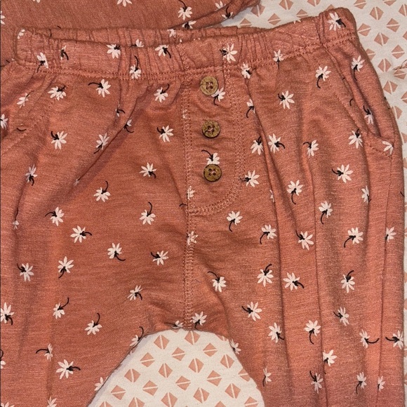 Jessica Simpson Kids Matching Set in Rust and White (2 sizes available: 0/3 & 24 - Picture 2 of 3